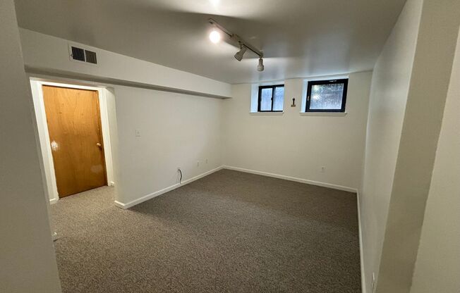 3 beds, 1 bath, 810 sqft, $1,690, Unit 732 S. Millvale Ave. #C2