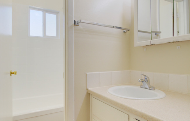 2 beds, 1 bath, 832 sqft, $1,550, Unit 115