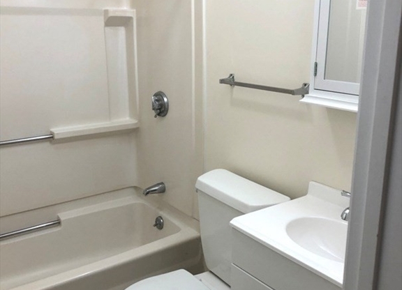 2 beds, 1 bath, 700 sqft, $3,000, Unit 6(3A)