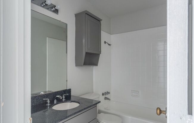2 beds, 1.5 baths, 1,150 sqft, $1,175, Unit 233
