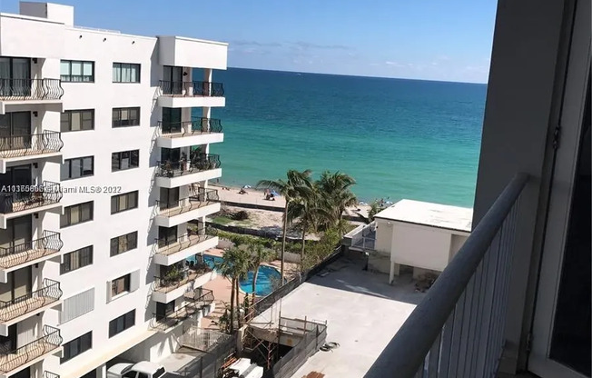 5401 Collins Ave