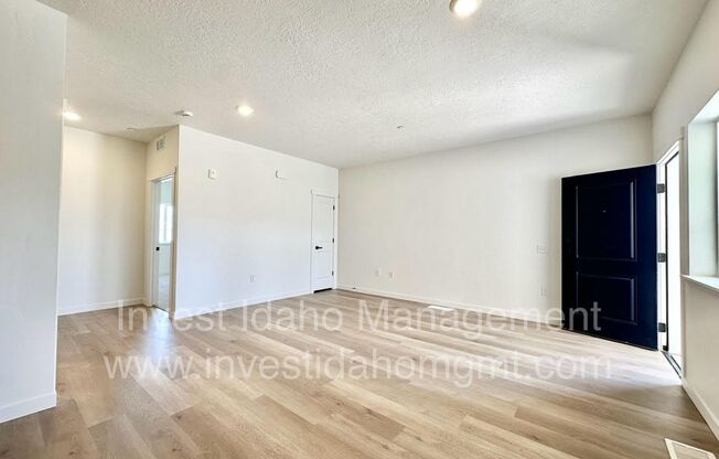 2 beds, 1.5 baths, 1,060 sqft, $1,495