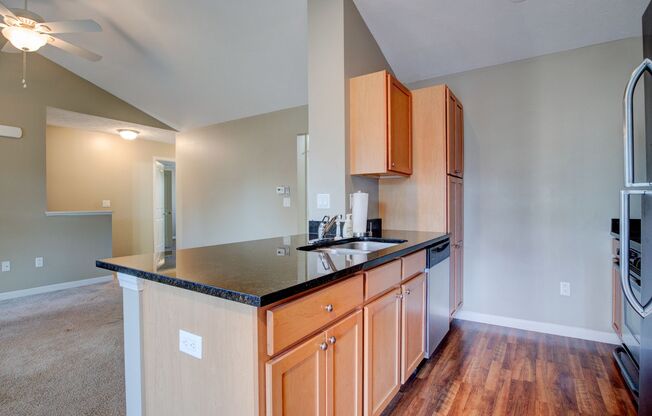 3 beds, 2 baths, $1,725, Unit 35