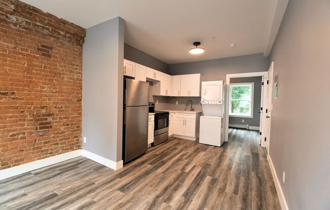 2 beds, 1 bath, $2,250, Unit 194 Chamber St - 2