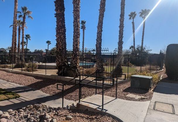 Beautifully upgraded 2 bedroom 2 story townhouse near Washington / Torrey Pines!