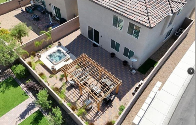 4630 Summer Azure St