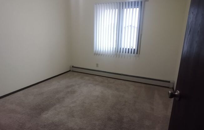 2 beds, 1 bath, 807 sqft, $1,149, Unit 1590-01