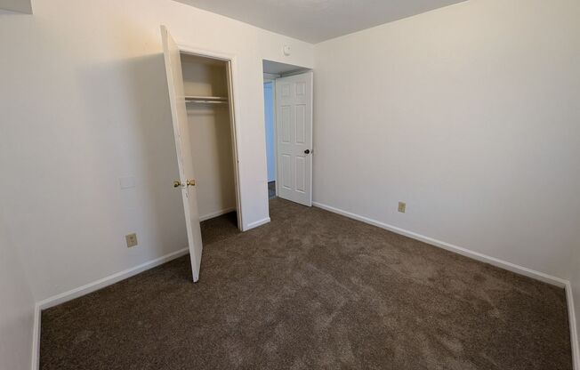 2 beds, 1 bath, $1,100, Unit Unit 6