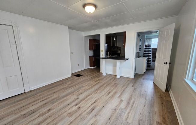 Spacious 3 bedroom 1 bath townhouse for rent !