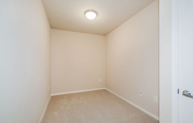 1 bed, 1 bath, 877 sqft, $1,940, Unit 114