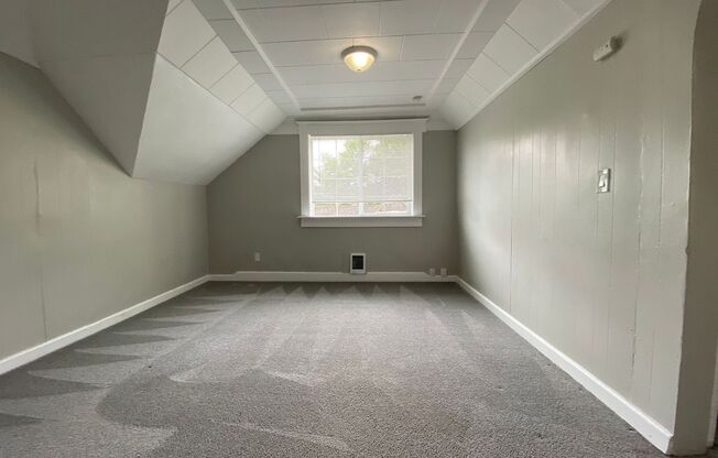 2 beds, 1 bath, 850 sqft, $1,325, Unit Unit 3
