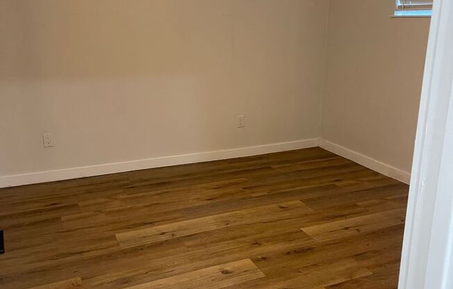 2 beds, 1 bath, 875 sqft, $1,550, Unit 215