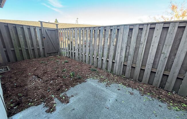 2 beds, 1 bath, 845 sqft, $1,625, Unit 28