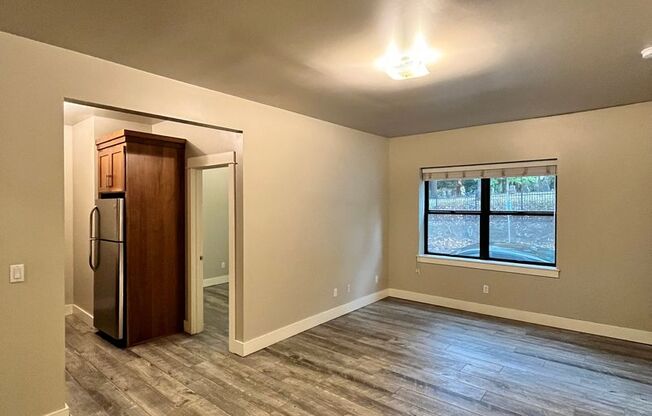 2 beds, 1 bath, $1,795, Unit 5