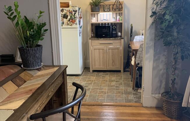 1 bed, 1 bath, $2,400, Unit 10