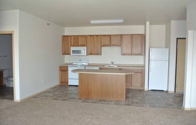 4 beds, 3 baths, $1,895, Unit 202