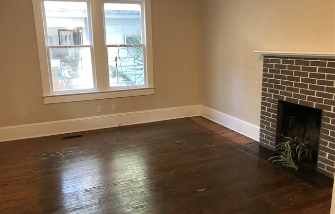 3 beds, 1 bath, $1,850, Unit Downstairs