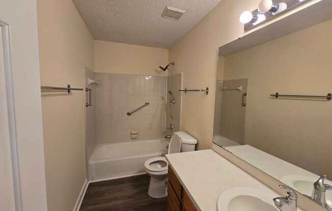 2 beds, 2 baths, $1,600