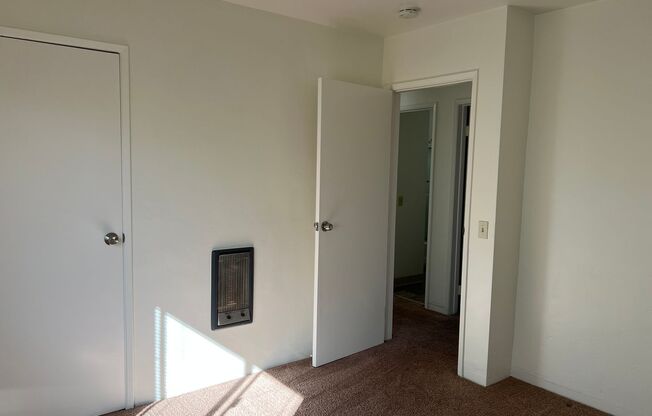 3 beds, 2 baths, $2,400, Unit 22