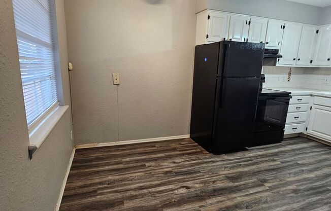 1 bed, 1 bath, 600 sqft, $950, Unit 1423-3