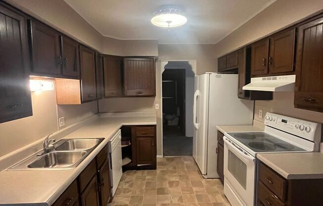 2 beds, 2.5 baths, 1,100 sqft, $900, Unit Unit A