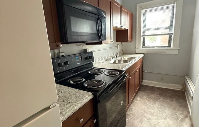2 beds, 1 bath, $810, Unit 3720 N Pennsylvania St #26