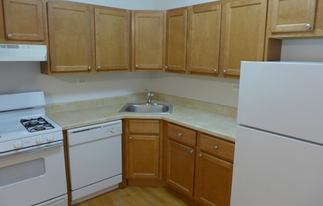 Lamon Courts Apartments