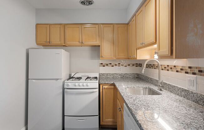 Studio, 1 bath, 369 sqft, $1,550, Unit 408