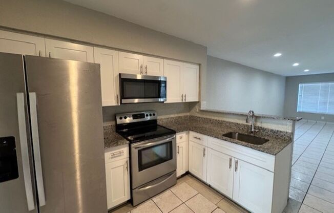 260 SW 8 Ave, Hallandale, FL 33009