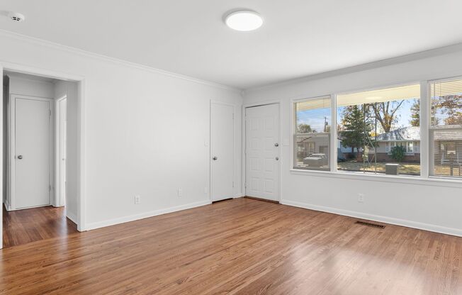 3BR/1BA Home with W/D Hookups + Holiday Move-In Special $250 !!