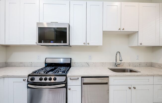 Studio, 1 bath, 461 sqft, $1,350, Unit 211