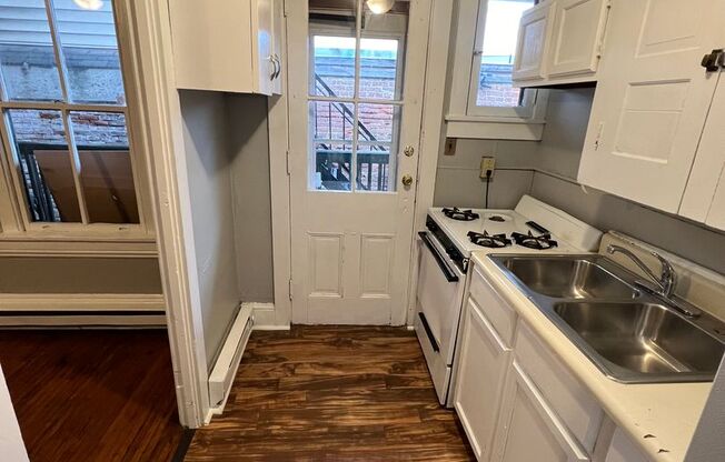 1 bed, 1 bath, $945, Unit Apt 2 Rear