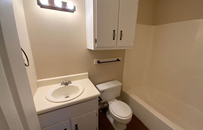 1 bed, 1 bath, $750, Unit D8@313 E 2nd Ave