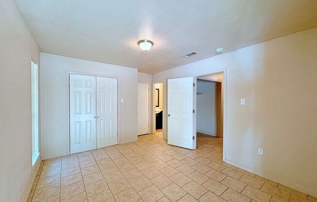 2 beds, 1.5 baths, $1,050, Unit Unit B