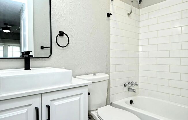 Studio, 1 bath, 400 sqft, $825, Unit 209