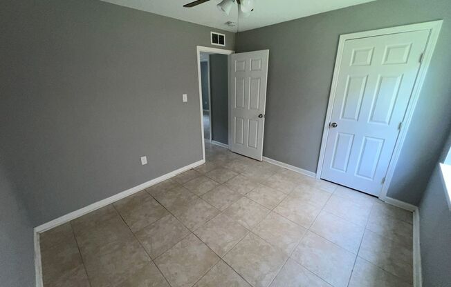 2 beds, 1 bath, 1,000 sqft, $800, Unit B