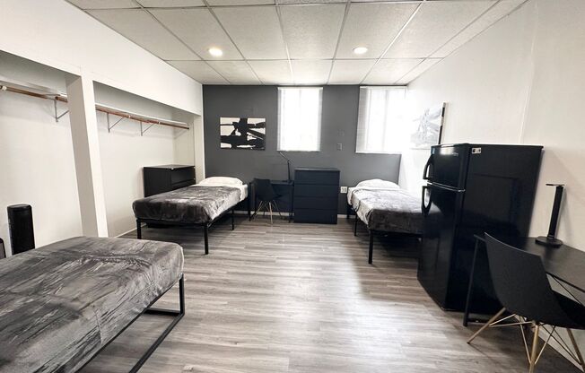 14 beds, 2 baths, 171 sqft, $995, Unit Room 312 - 312 - B