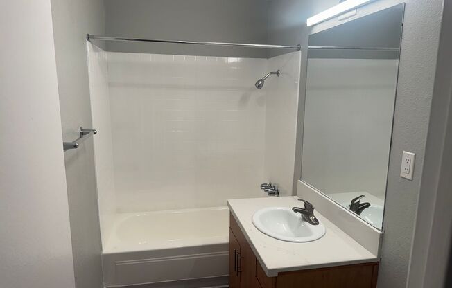 2 beds, 1 bath, 950 sqft, $2,695, Unit 1720-3