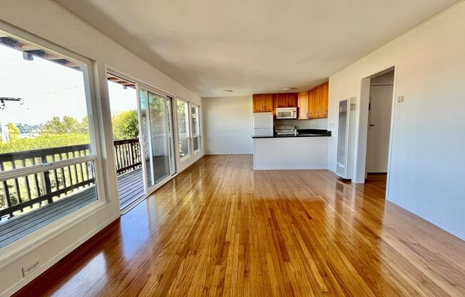 Water Views!!!! 2 Beds with amazing walk score in Sausalito with Parking