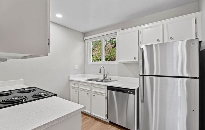 2 beds, 1 bath, 760 sqft, $2,699, Unit 40-213