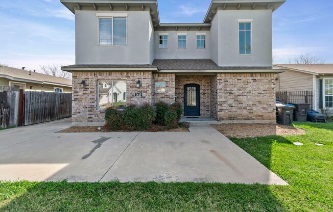 Perfect TCU Student House!