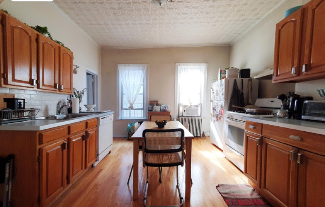 531 GRAHAM AVE