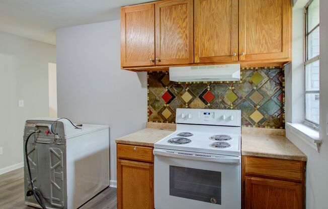 2 beds, 1 bath, $1,100