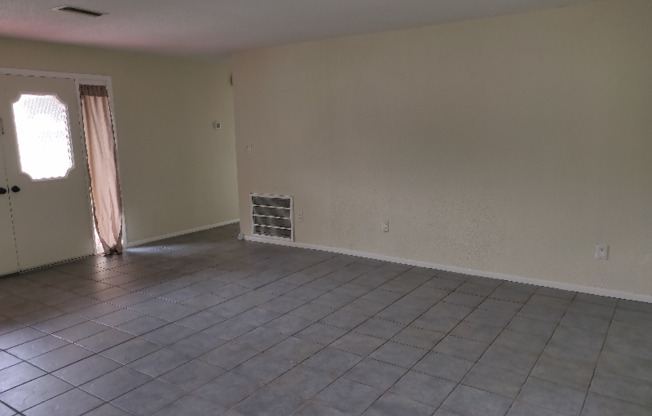 1737 VIVIAN CT