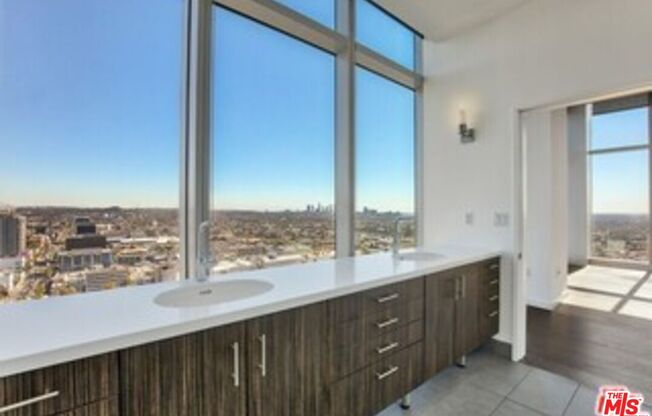 1 bed, 1 bath, 858 sqft, $4,545, Unit 1403