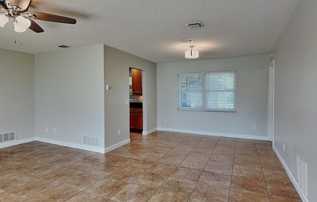 1016 MANCHESTER CIR