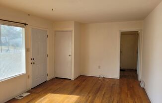 3 beds, 1 bath, $1,095