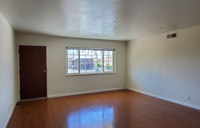 2 beds, 1 bath, $2,450, Unit 4