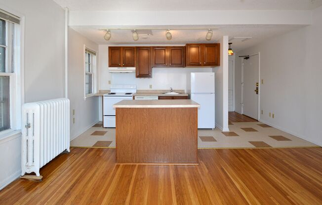 1 bed, 1 bath, 420 sqft, $935, Unit 8 - 21