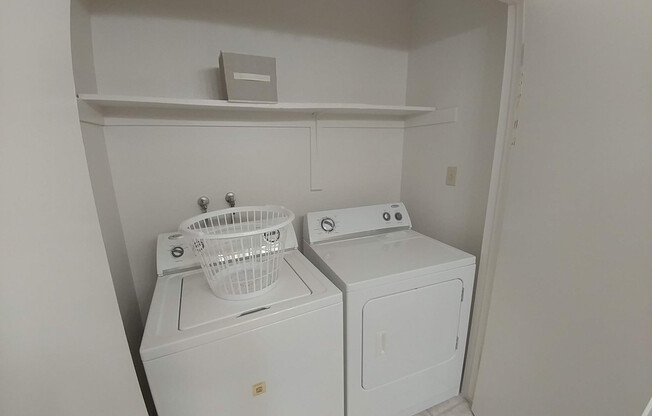 3 beds, 2 baths, 1,239 sqft, $2,015, Unit 1690-206